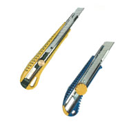 CUTTER PLASTICO HOJA 18MM TRABA RUEDA MOTA