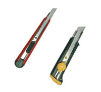 CUTTER PLASTICO HOJA 9MM TRABA PRESION MOTA